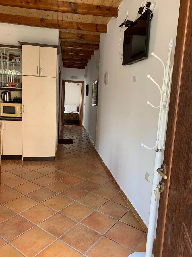 Nomad House-Entire House At Your Disposal,4 Guests Berat Exterior photo