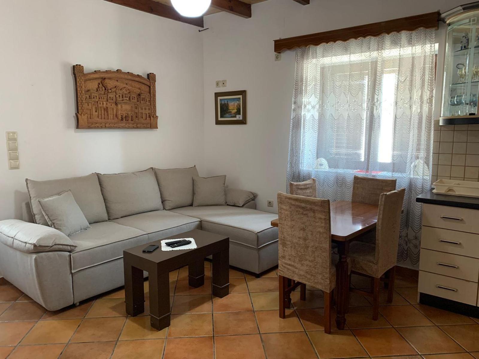Nomad House-Entire House At Your Disposal,4 Guests Berat Exterior photo